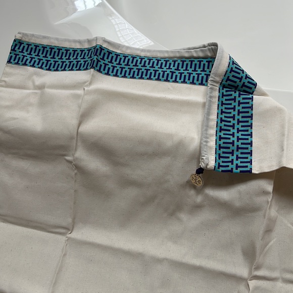 Brand new 2 Tory Burch dust bags one pink one blue both are approx 22x22 - Picture 2 of 4